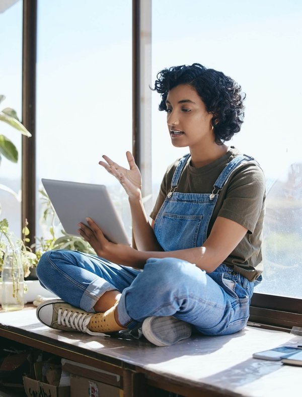 How Can UK Retailers Effectively Use Augmented Reality for Customer Engagement?